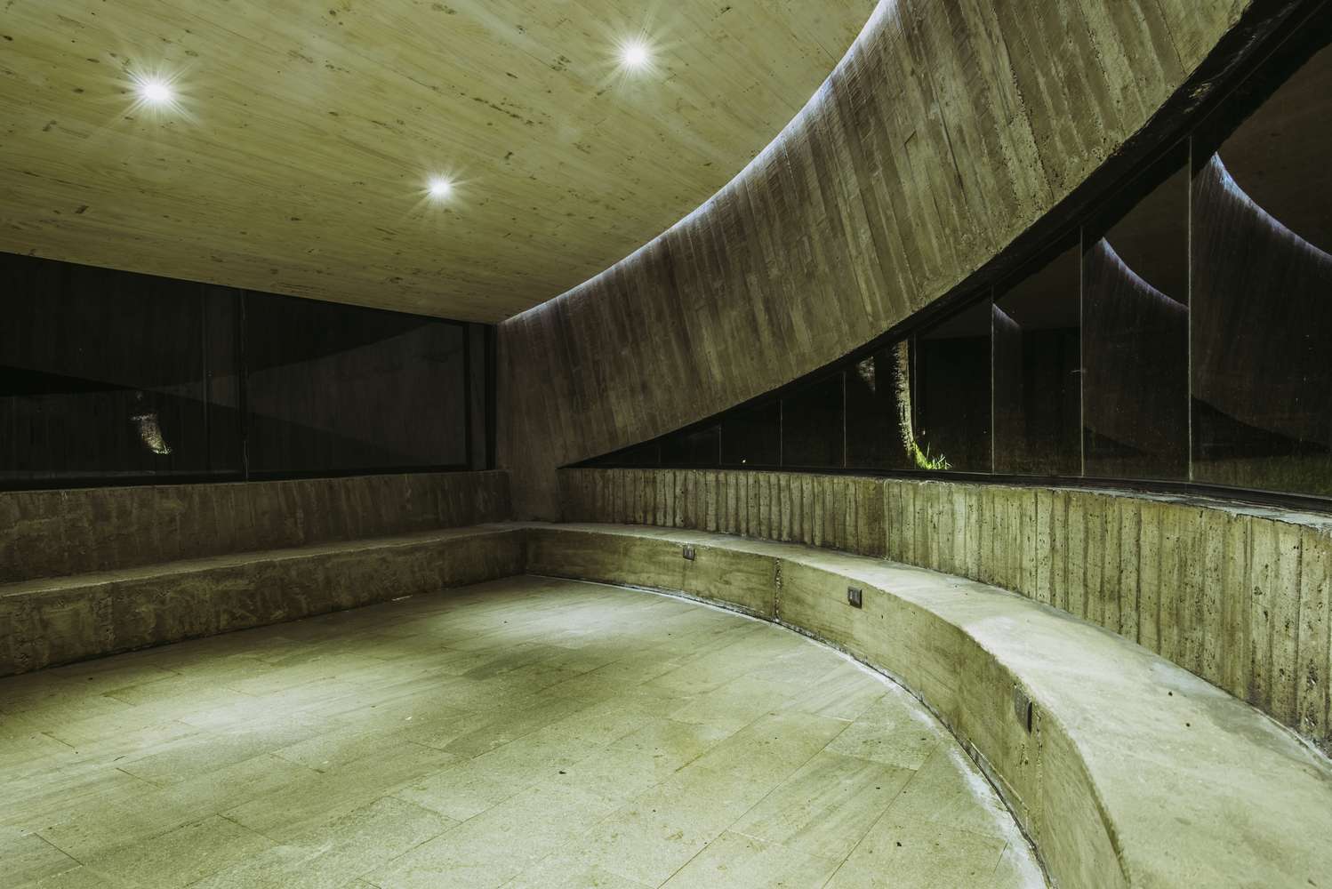 智利森林中的 Moholy 冥想空间丨José Peña-30