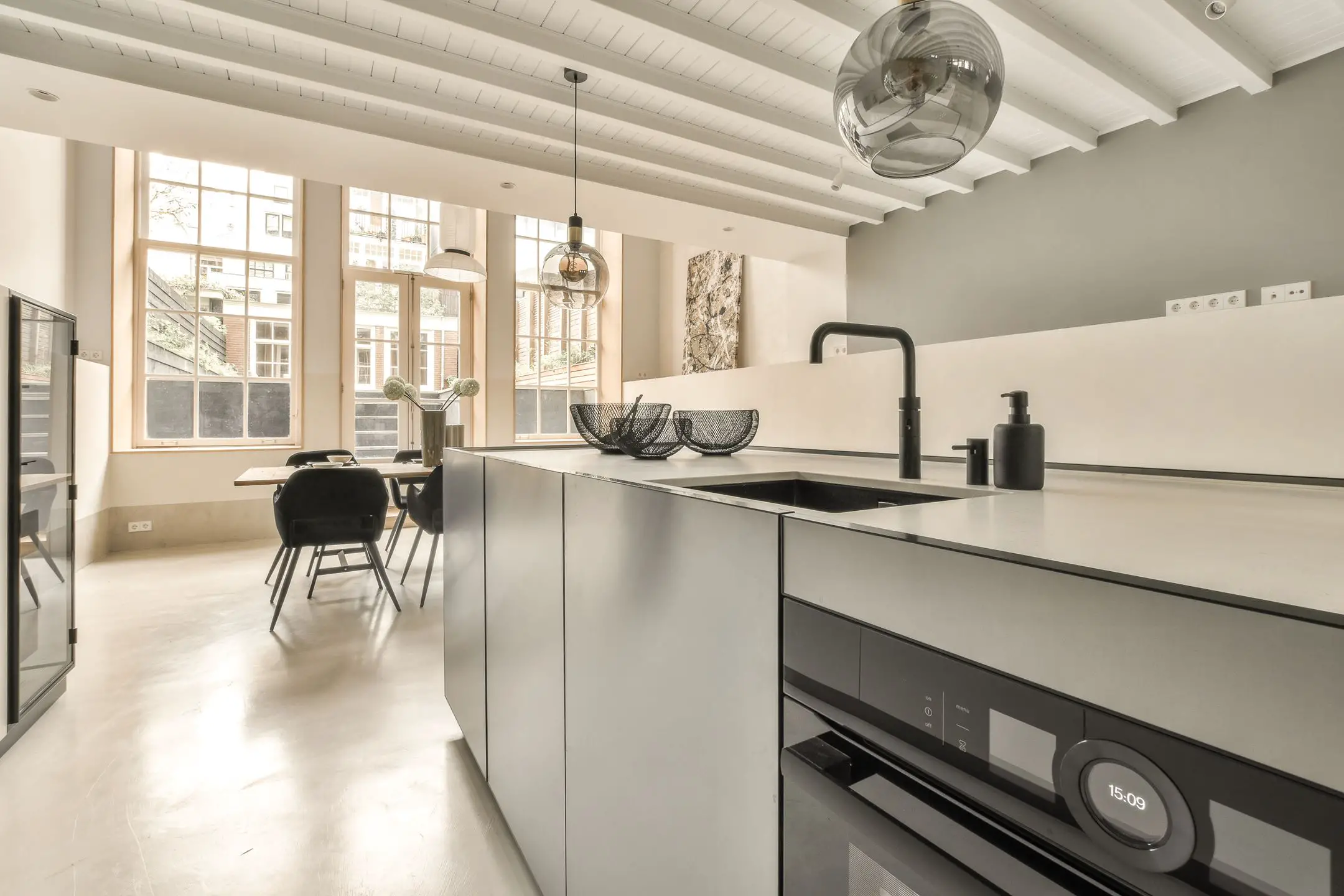 阿姆斯特丹复古多层住宅,黑灰设计诠释日式美学-4