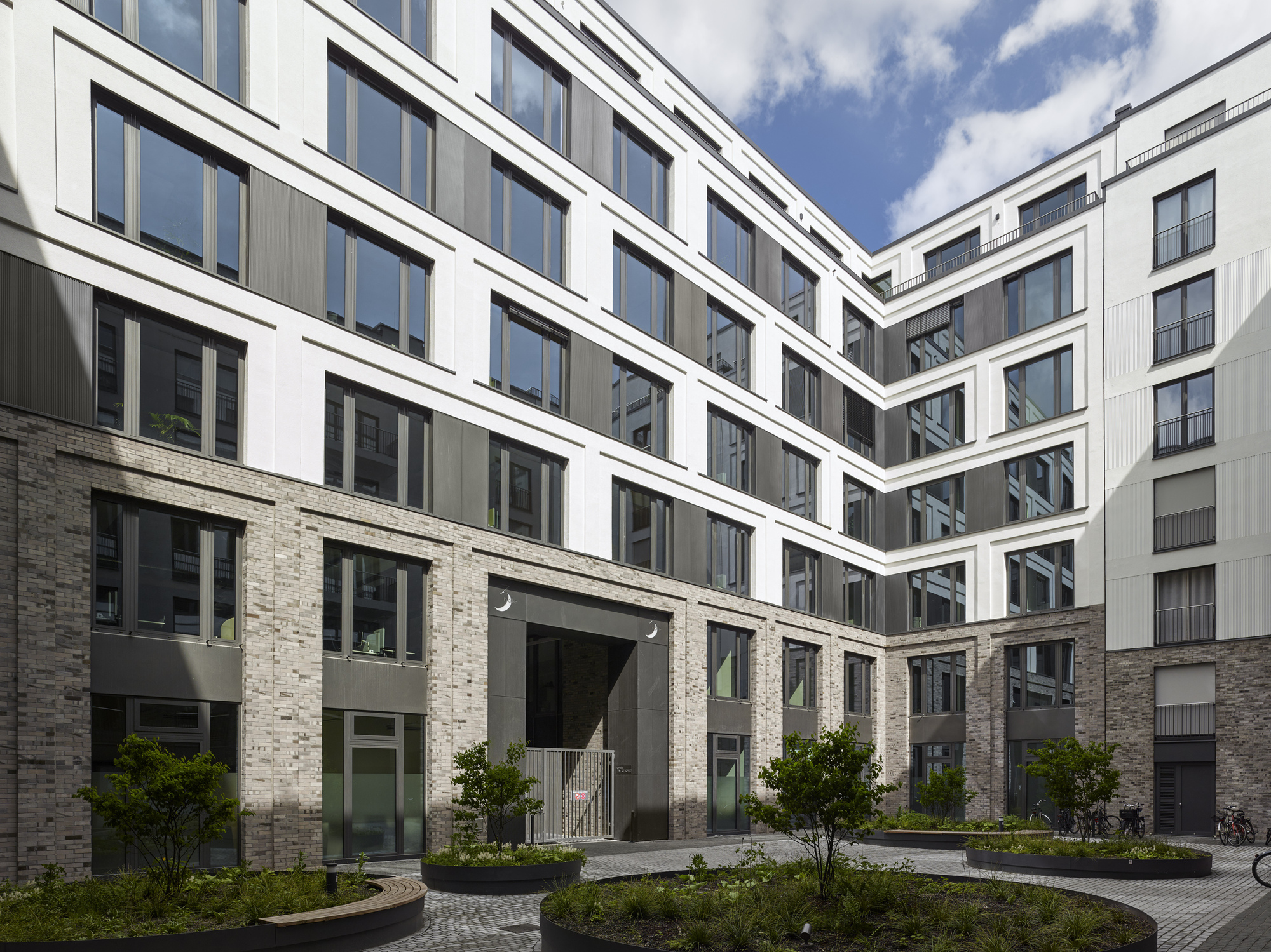 3 Hoefe Office and Residential Building  / Tchoban Voss Architekten-48