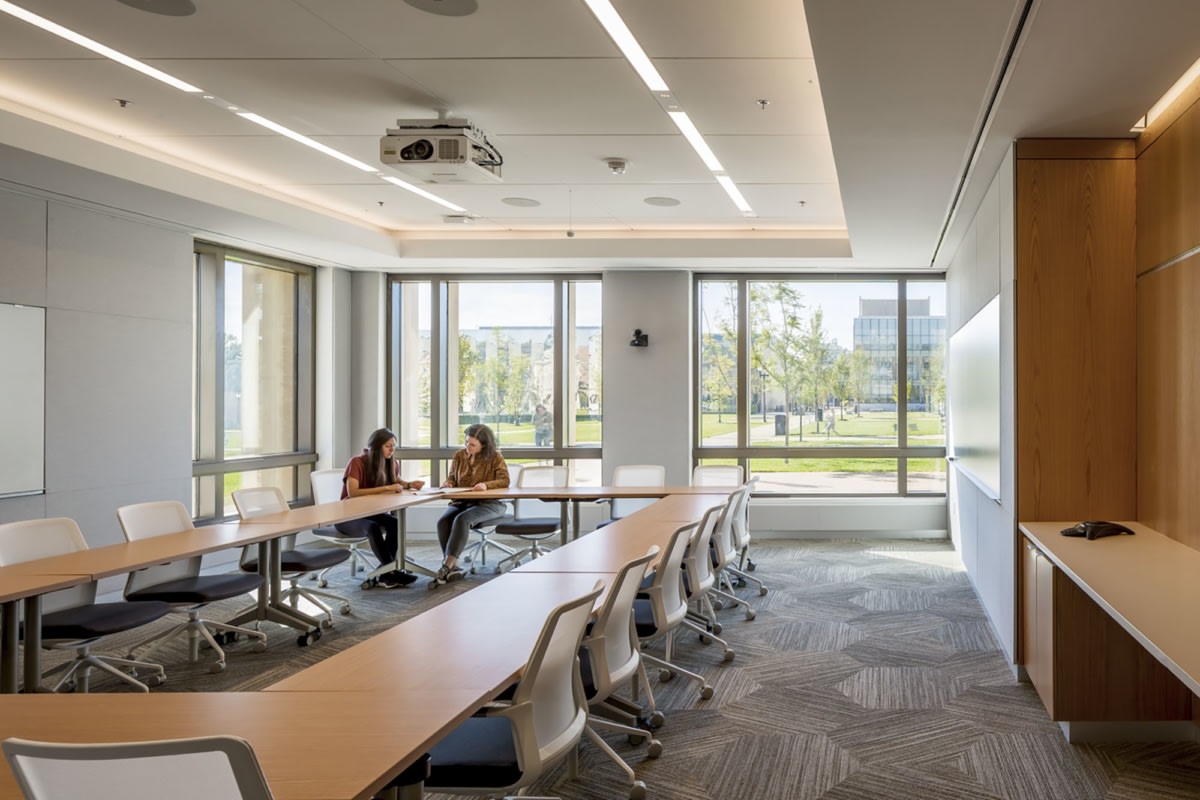 华盛顿大学圣路易斯分校现代哥特建筑丨阿根廷圣路易斯丨Moore Ruble Yudell-18