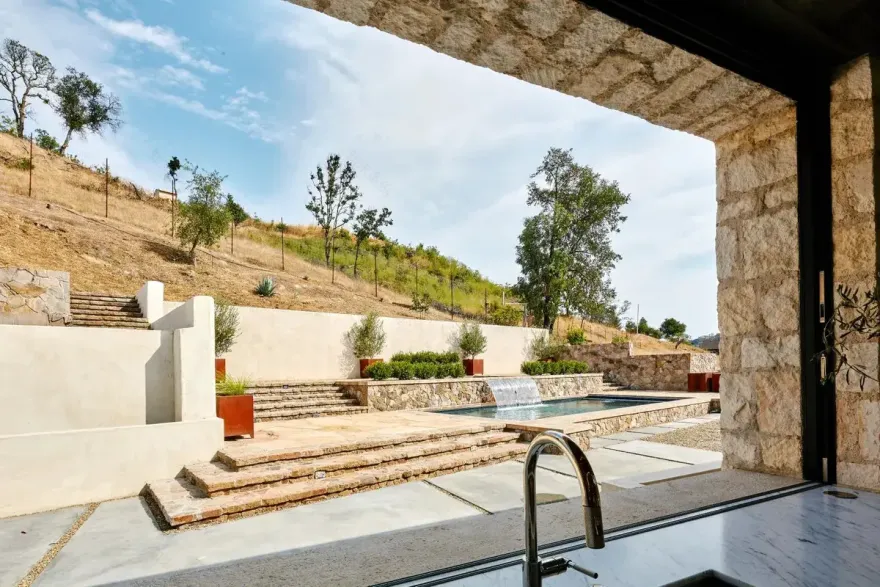 加州自然风格别墅 | 现代设计与乡村美学的完美融合-21