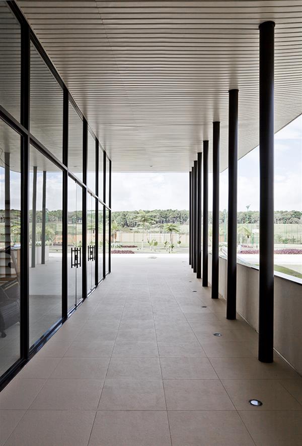 巴西 ALP Bauru 住宅区 | 极简主义与环保材料的完美结合-12