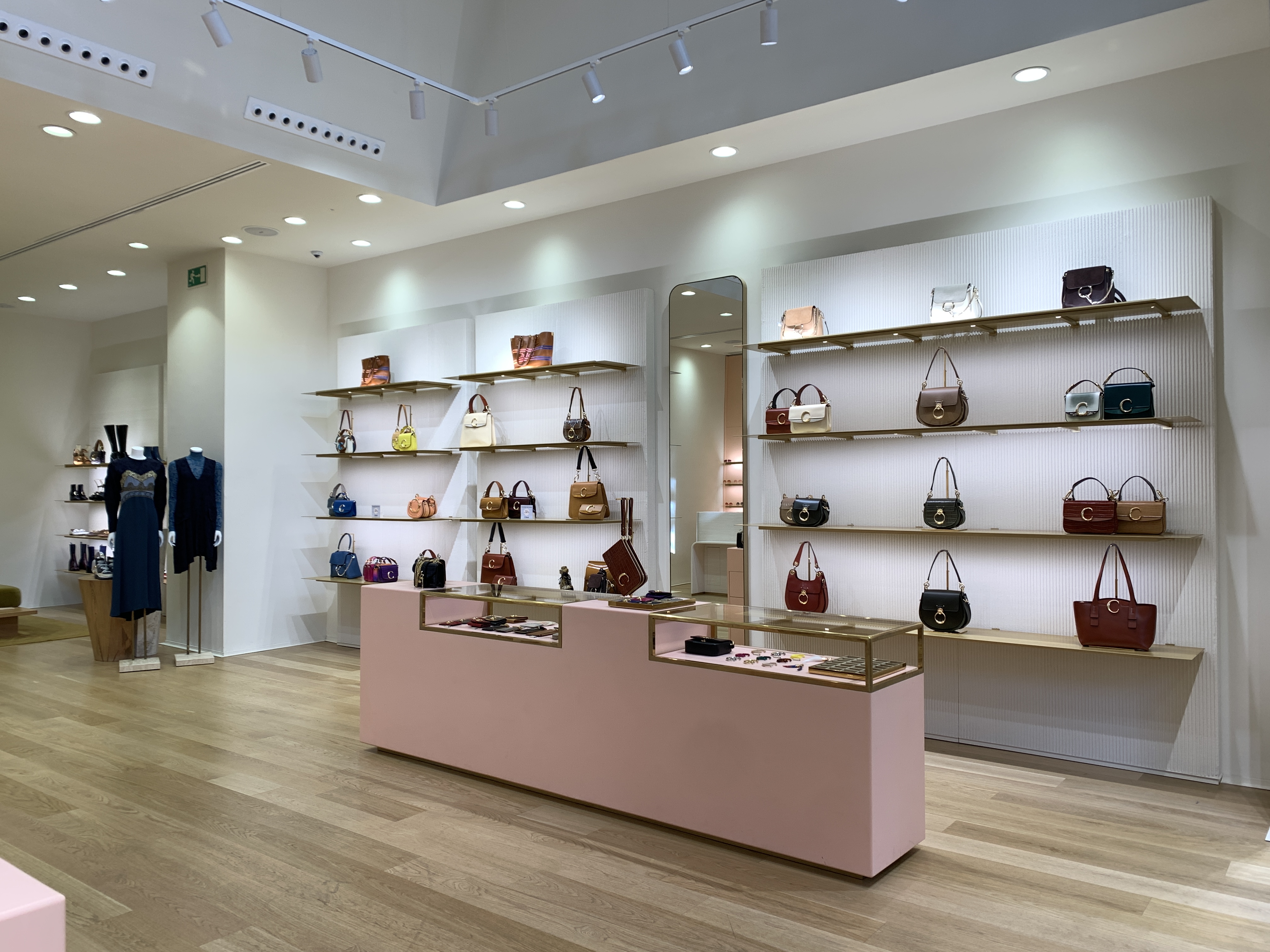 Chloé精品店视觉陈列与橱窗设计项目丨西班牙马德里-24