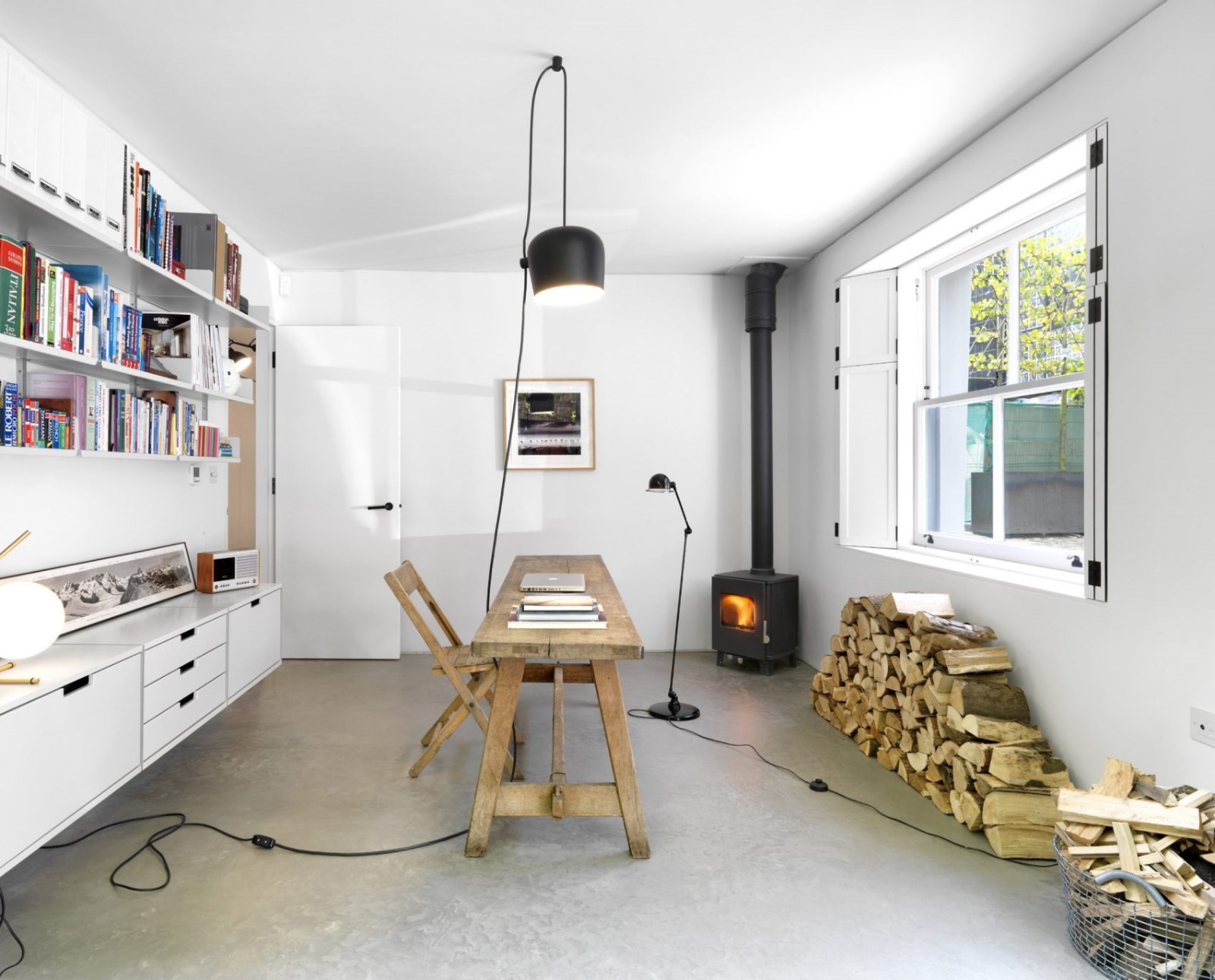 伦敦新住宅的单色内饰和乡村细节-10