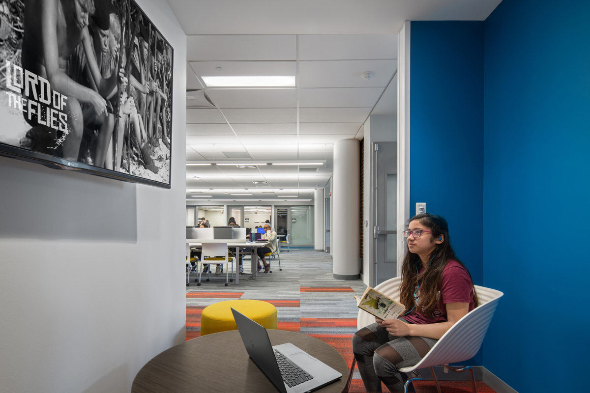 罗珀学校上校区学习共享区-12