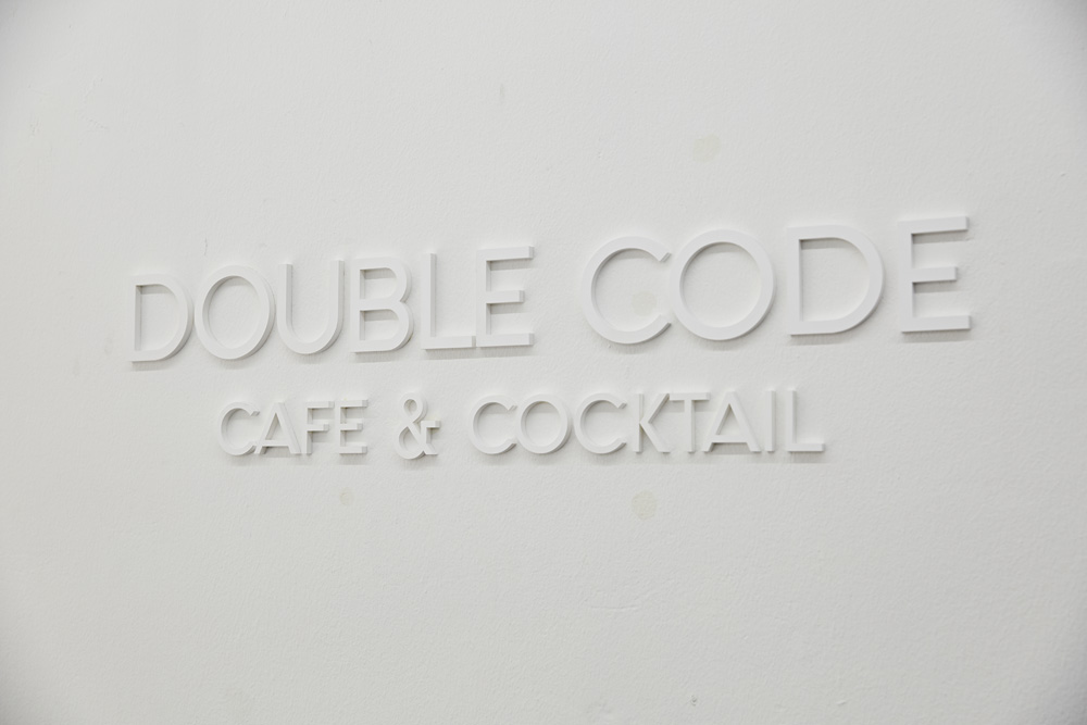 十平米白色极简咖啡厅设计-13