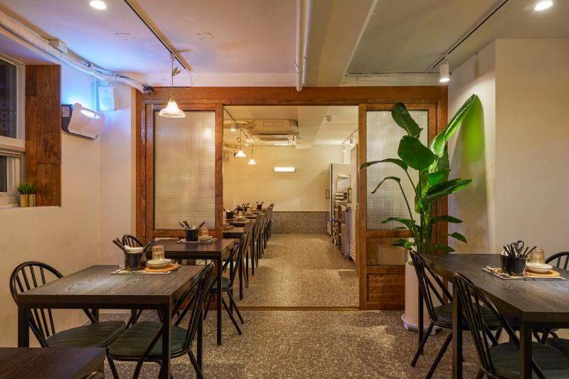 简约时尚的 23 平米餐厅设计-9