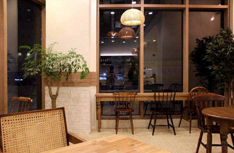 "白色&原木" INS 风咖啡馆设计 报价解读-8