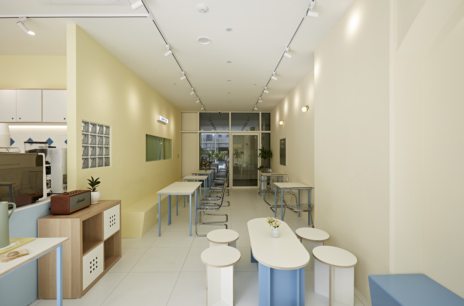 简约清新 25 平米小烘焙店设计-4