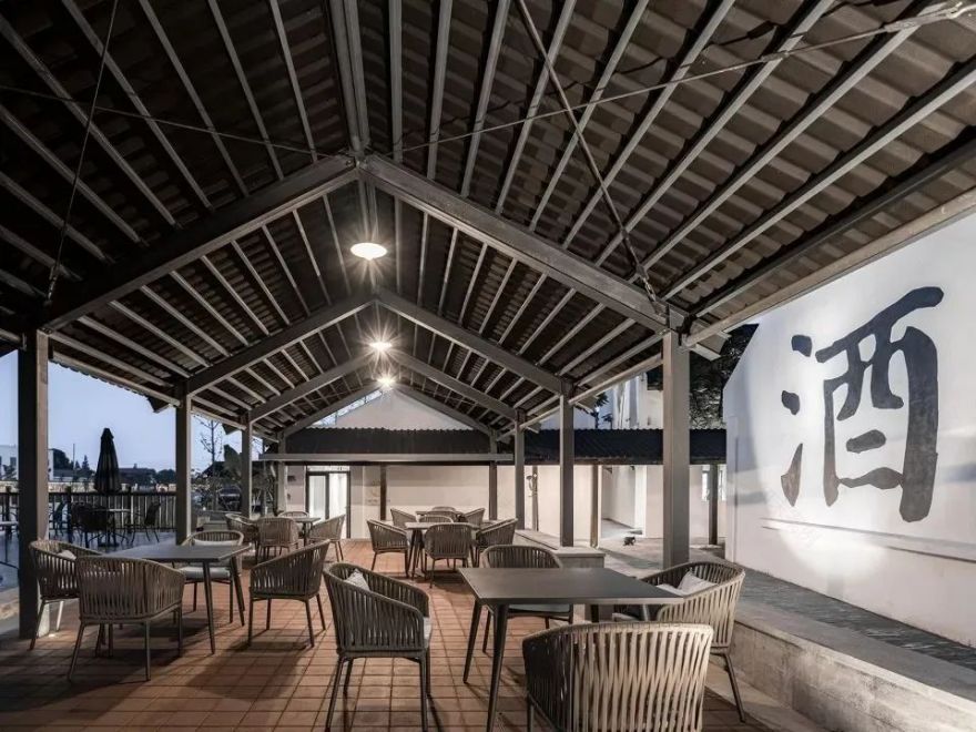 让工业遗存“活”起来,万三酒庄的“诗与远方”-7