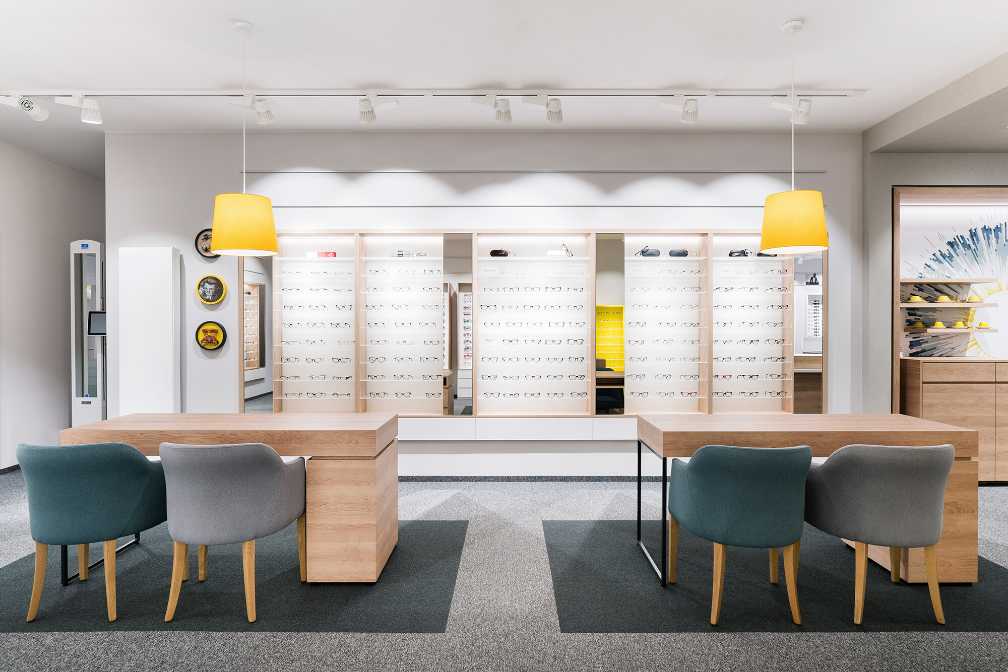 温馨现代的眼镜店设计-10
