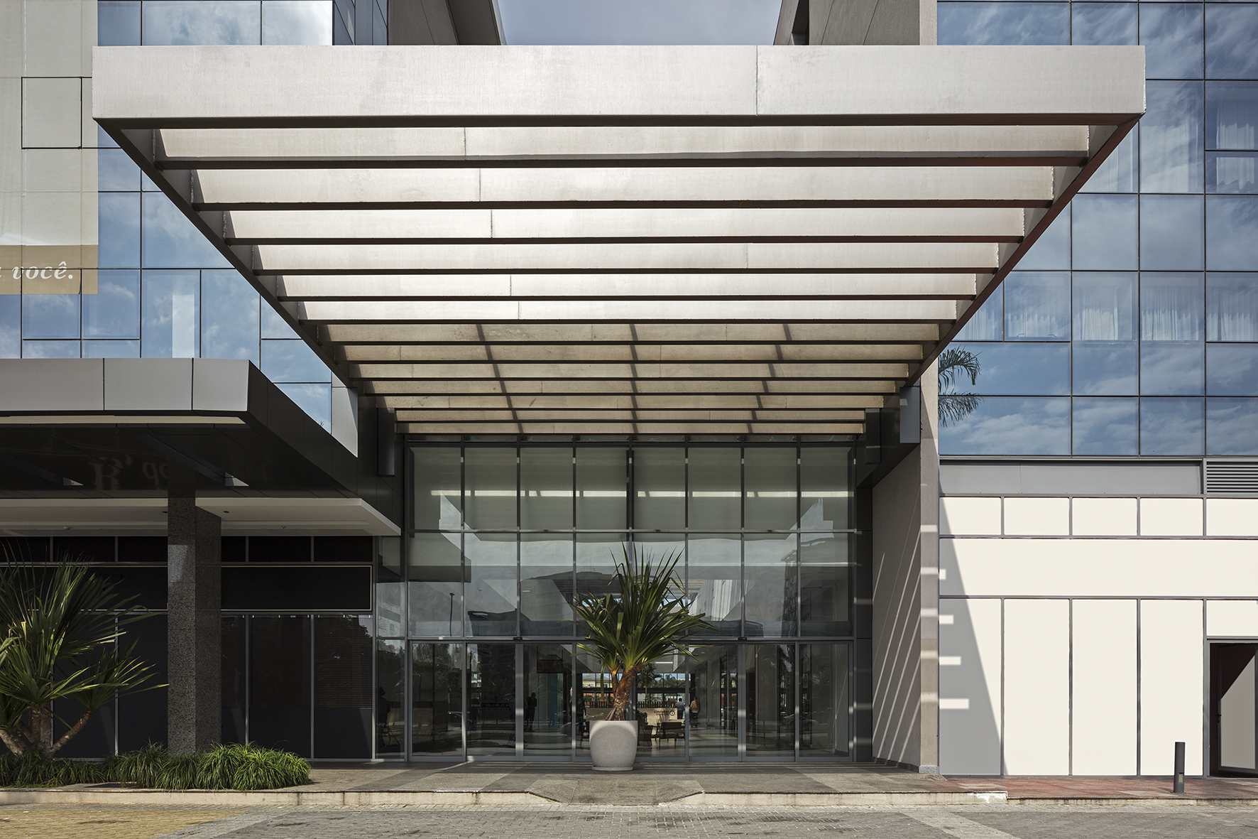 活力四溢的巴洛克风商业综合体-13