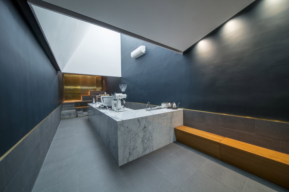 21gram 咖啡厦门禾祥西店 | 楼梯式座位与天井设计-14