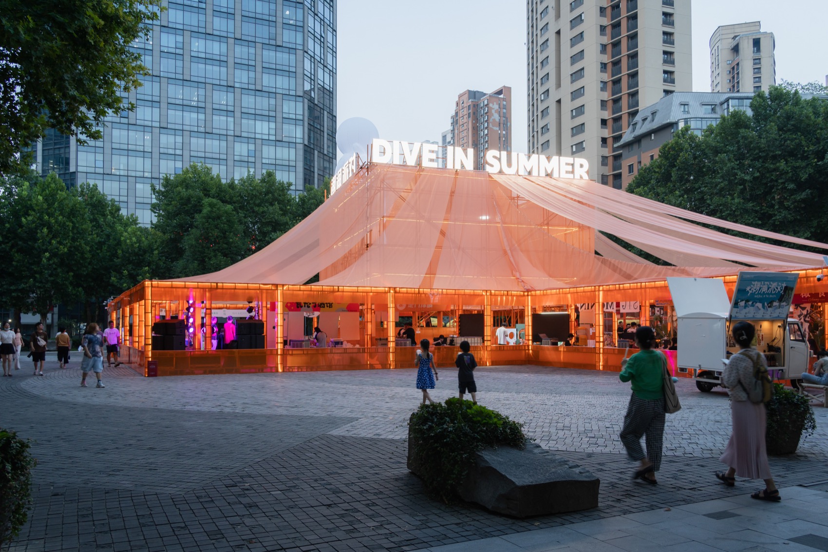 武汉天地“DIVE IN SUMMER 潮涌派对”丨中国武汉丨UAO 瑞拓设计-145