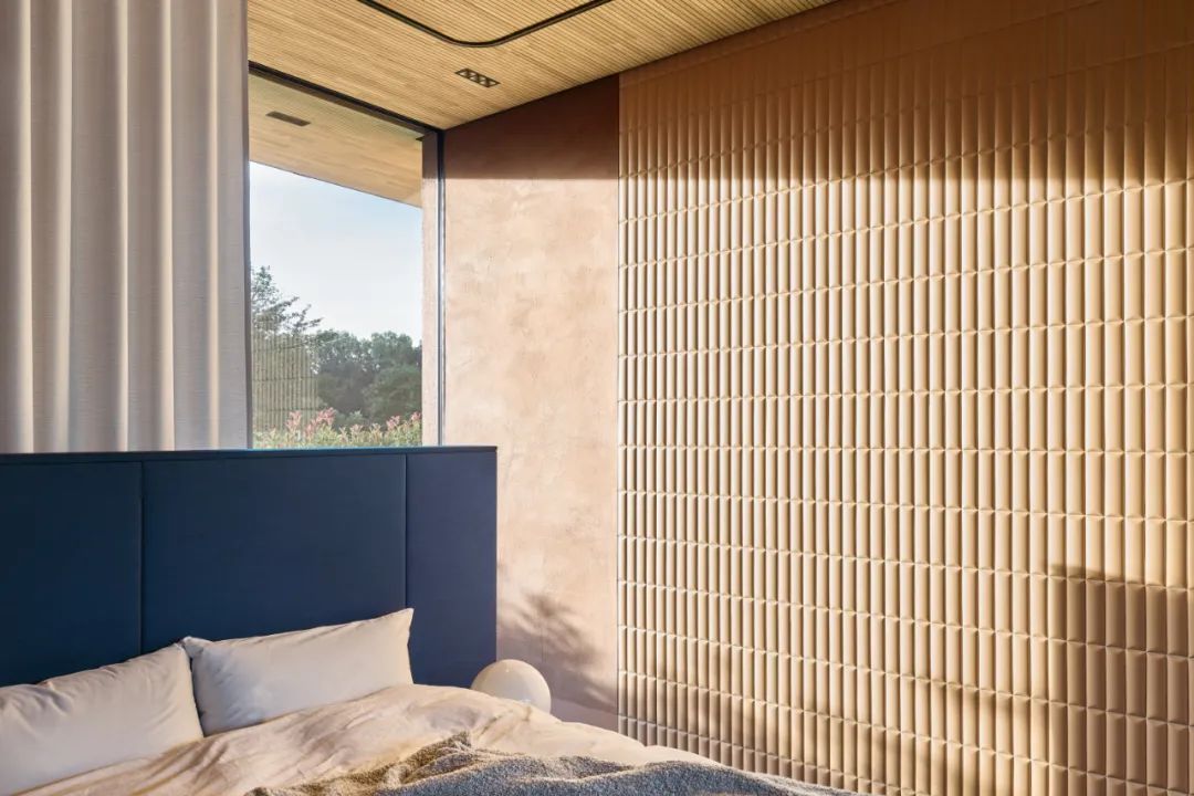 后院“悬浮连接”建筑丨Ippolito Fleitz Group-19