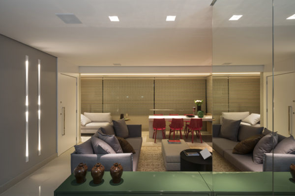 L型客厅现代装饰案例丨Nara Cunha-13