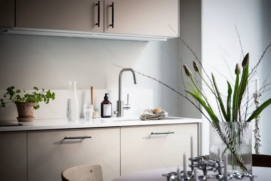 瑞典 35m2 弧形窗工作室 | 古典与现代的完美结合-5