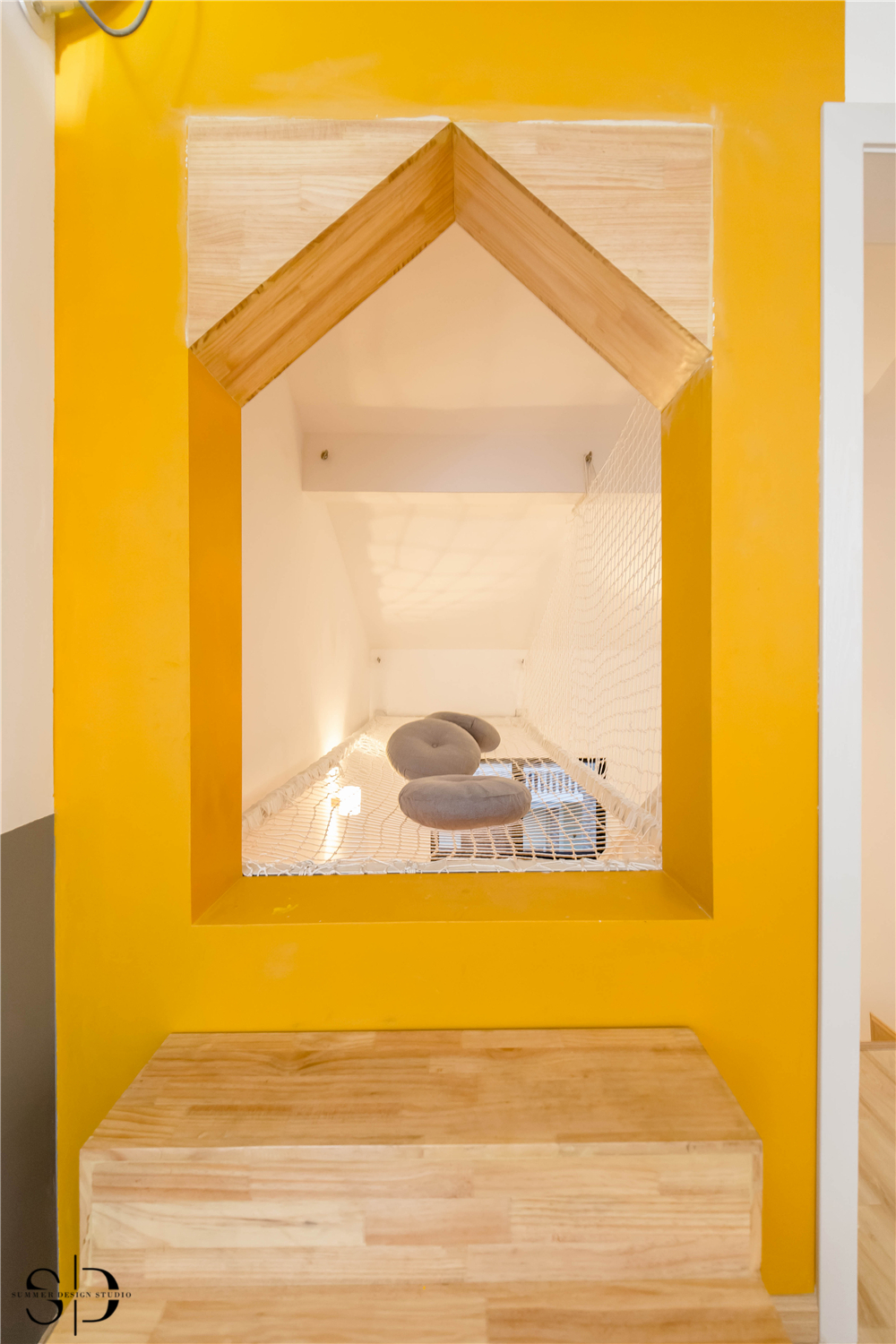 童话王国 | 丛林氧吧般的浪漫尖顶套间设计-28