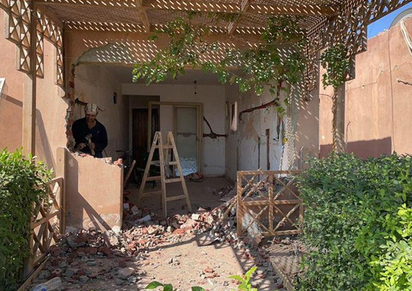 “Seaside Chalet Makeover for Ultimate Relaxation”-13