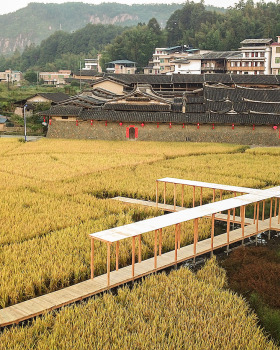 青石寨的稻亭和稻场，福建 / 个个世界+先进建筑实验室