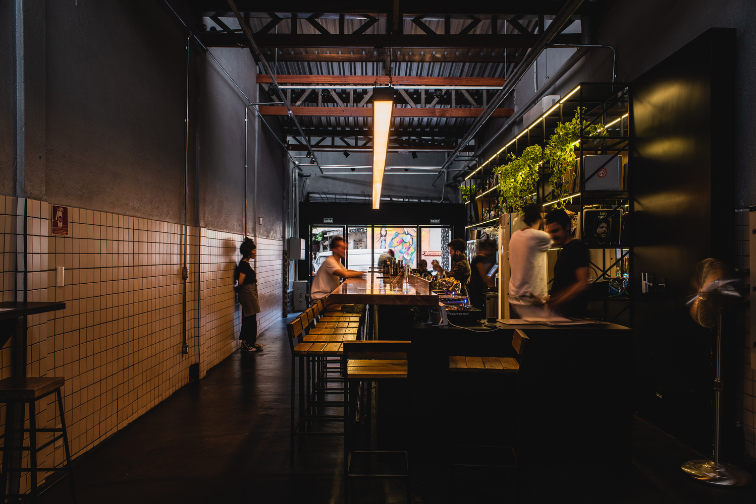 巴西 Caracol Bar 老仓库改造的现代酒吧餐厅-29