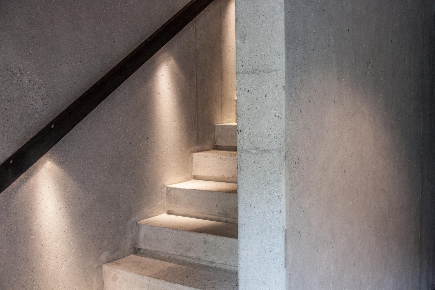 奥地利萨尔茨堡山上的现代木屋住宅设计丨lechner & lechner architects-32