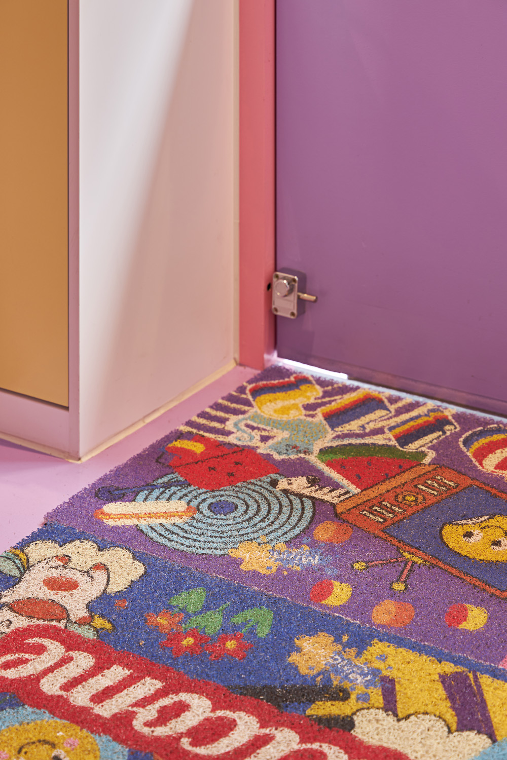 粉色调的宁静空间 | 舒舒熊的 15 平迷你商店-18