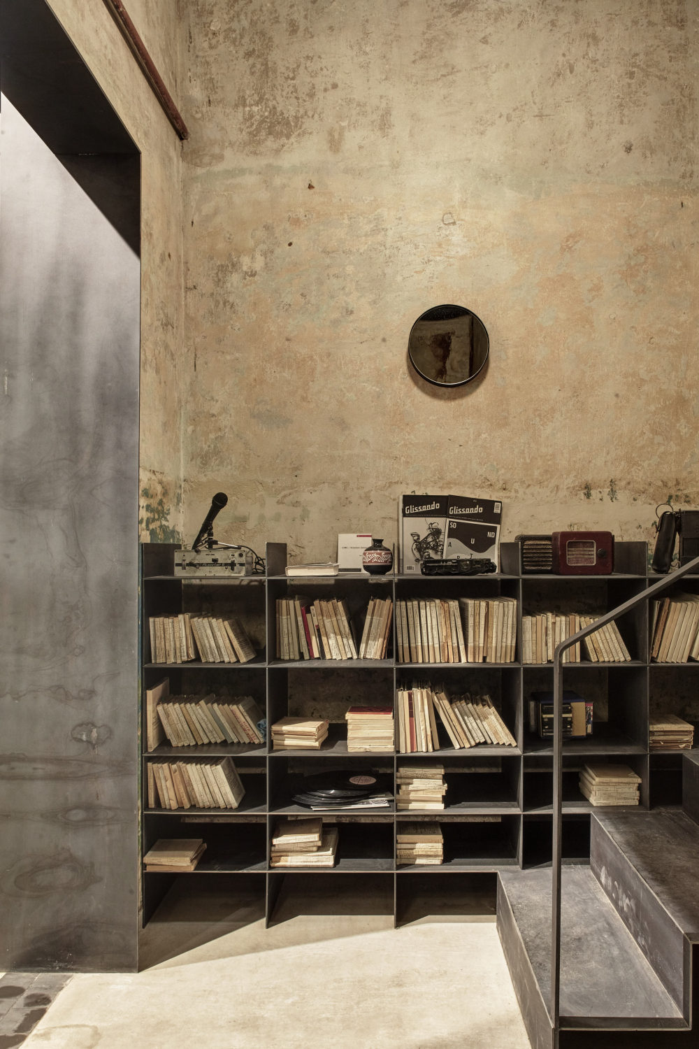 乌克兰利沃夫 Radio Garage 实验画廊改造-31