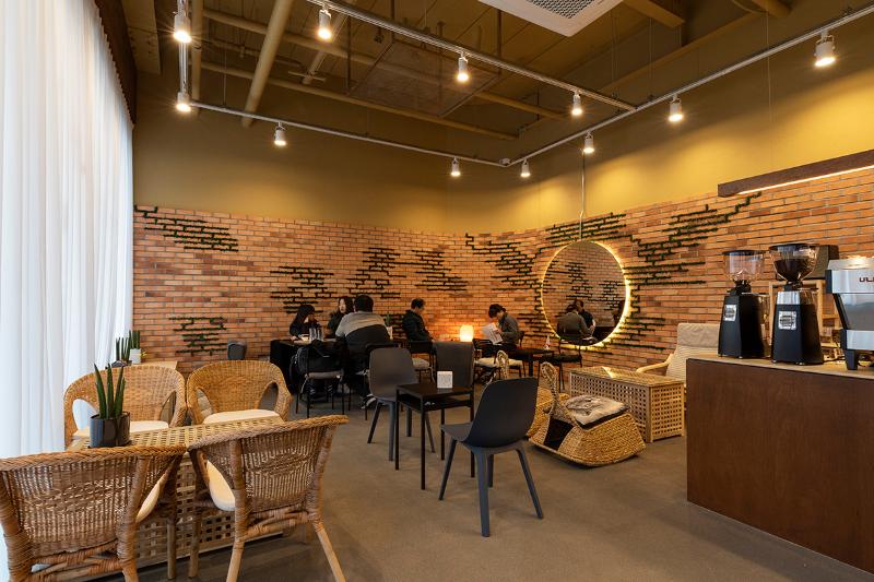 温暖宜人的 24 平米咖啡厅设计-6