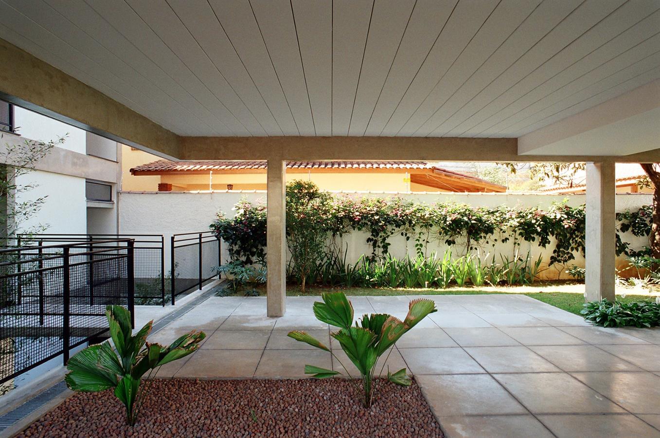 巴西圣阿德莱德建筑 | 经济、节能且美观的混合用途设计-4