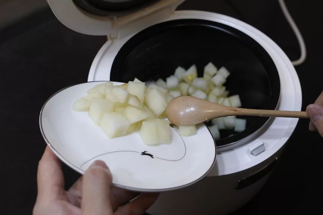 乐活食堂|TOKIT 迷你智能电饭煲煮梨水 温暖你的秋天-23