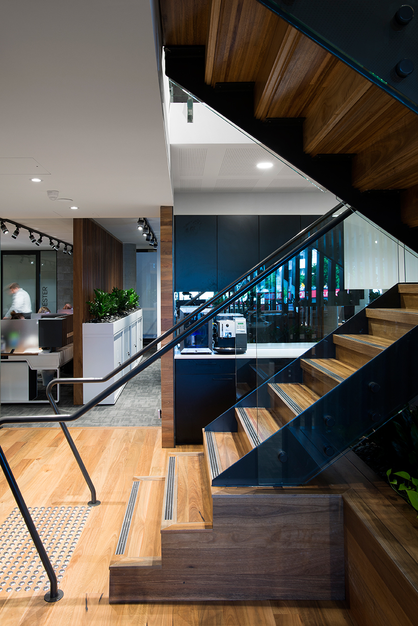 灵活高效，航空护理公司的创意办公空间-19