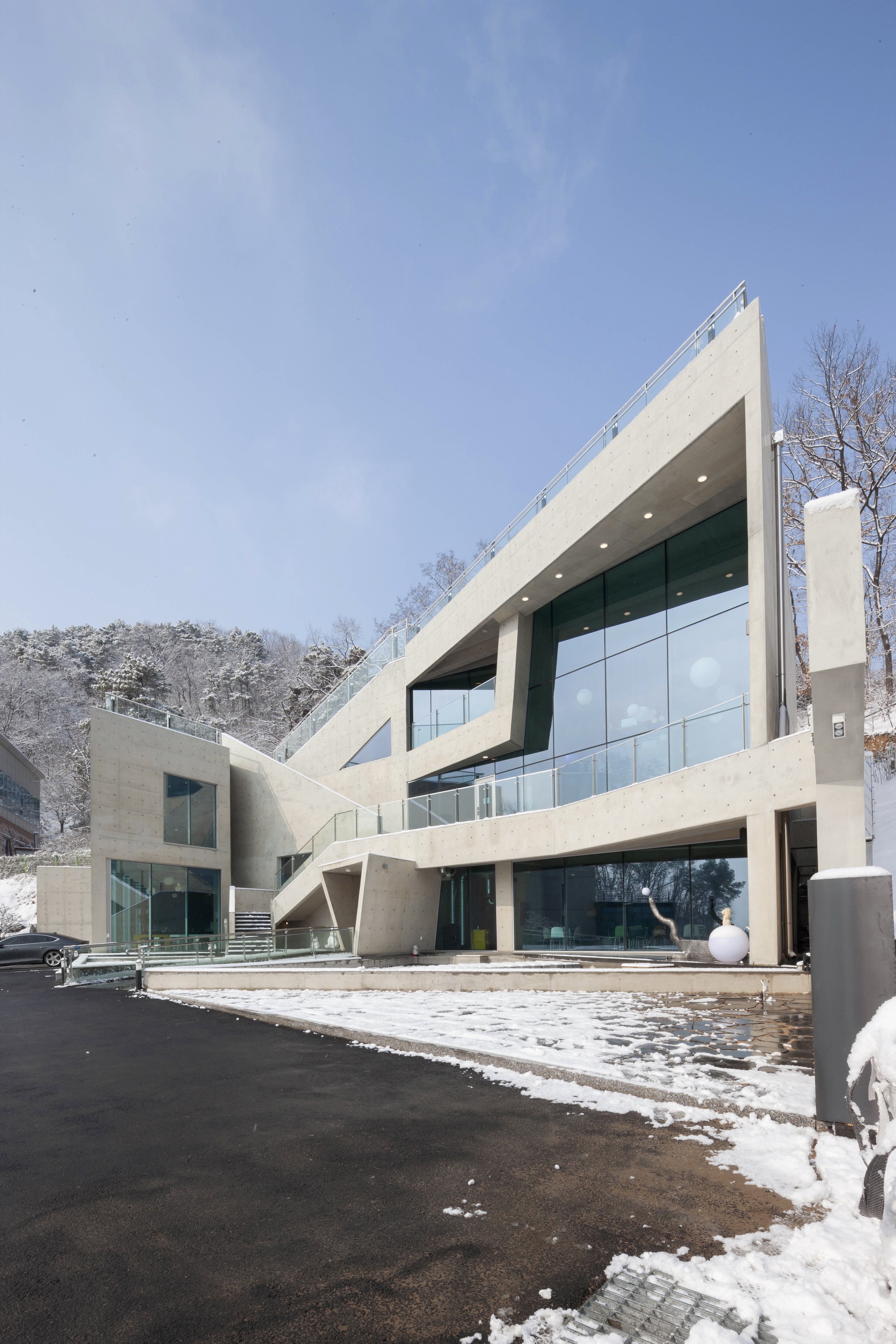 Cormeum Café and Neighborhood Facility / KARO Architekten-31