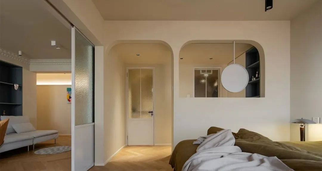 70㎡小黑屋变身法式“奶色治愈系”丨中国北京丨云深空间设计事务所-0