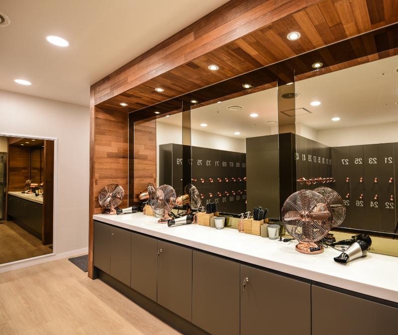 极简黑白色调的 157 平米健身中心设计-12