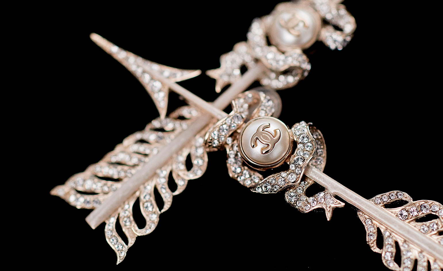 chanel erects a mythological grecian spectacle paris-4