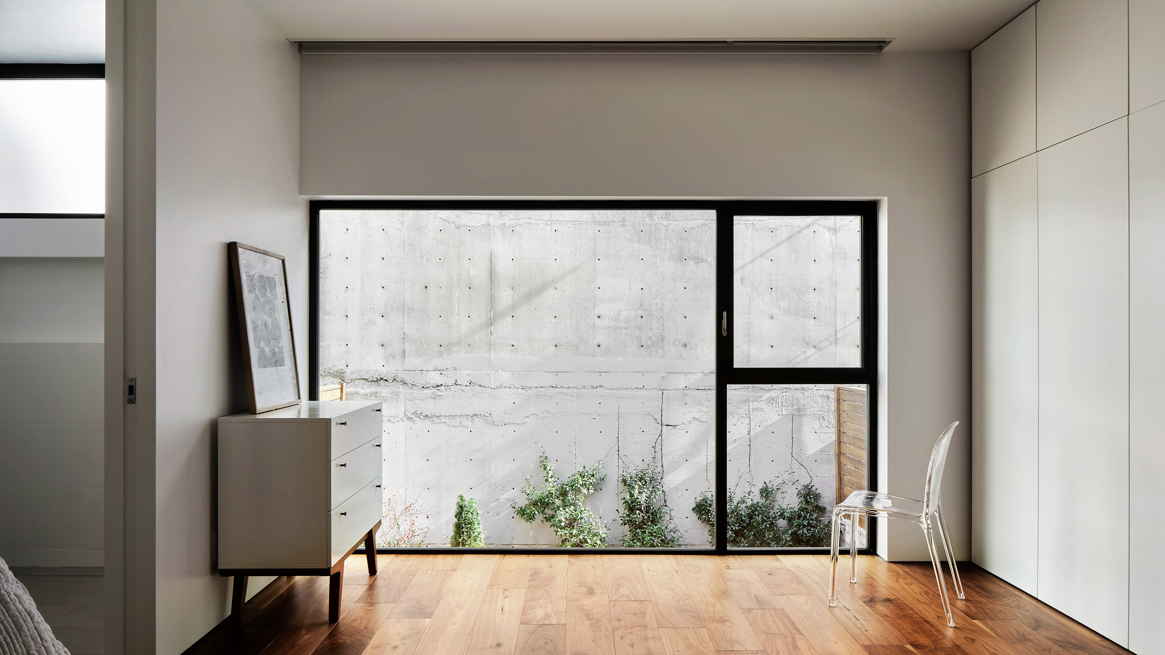 旧金山现代风格镇屋,玻璃与木质的和谐交融-0