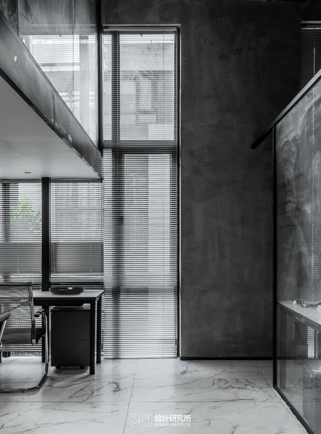 极简工业风办公室设计，打造高效与舒适空间-20