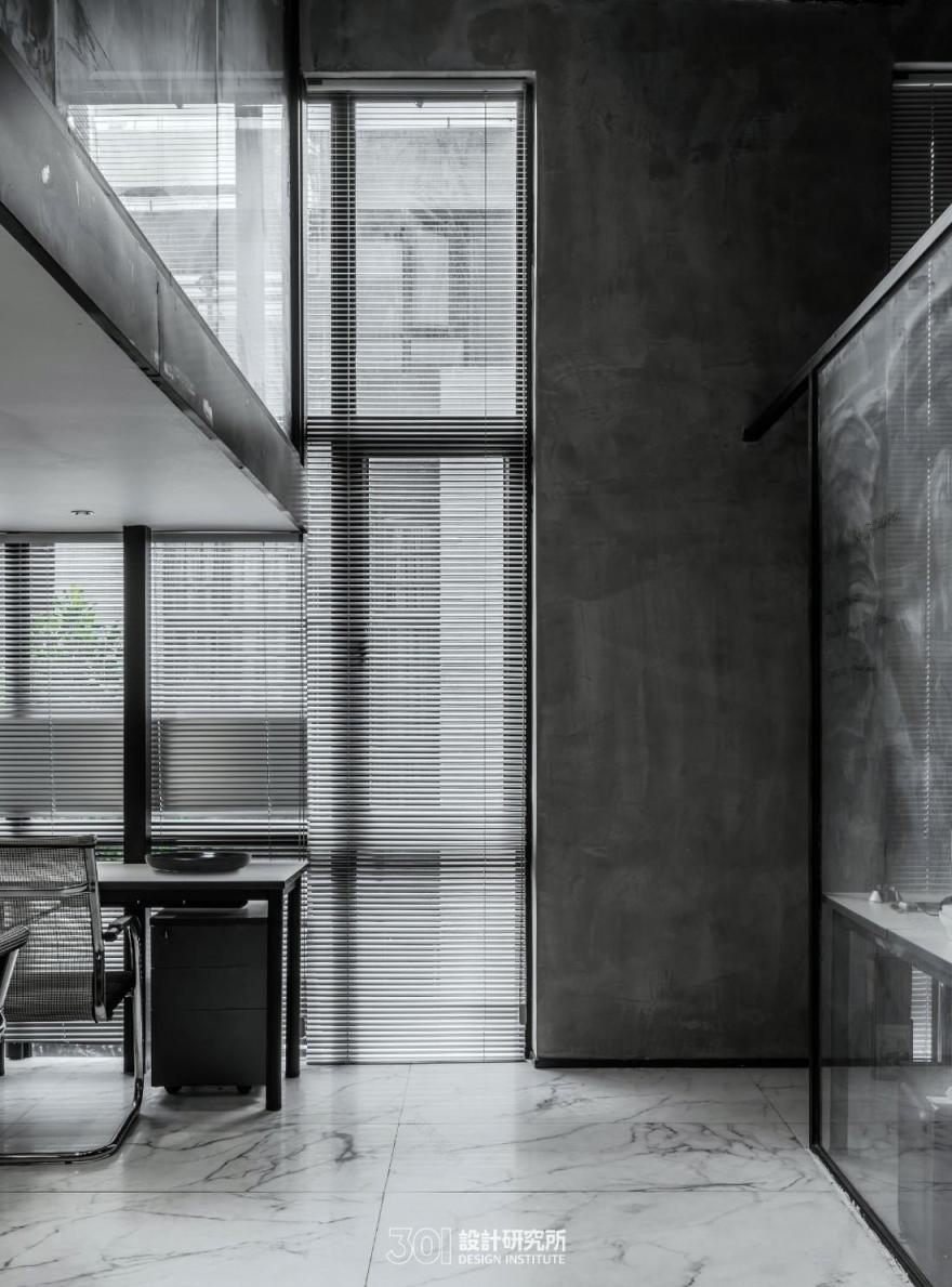 极简工业风办公室设计,打造高效与舒适空间-20