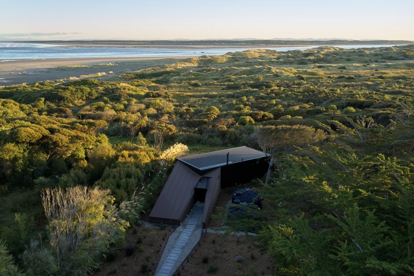 新西兰 Coast House · 与自然共生的现代海滨住宅丨Stacey Farrell-2