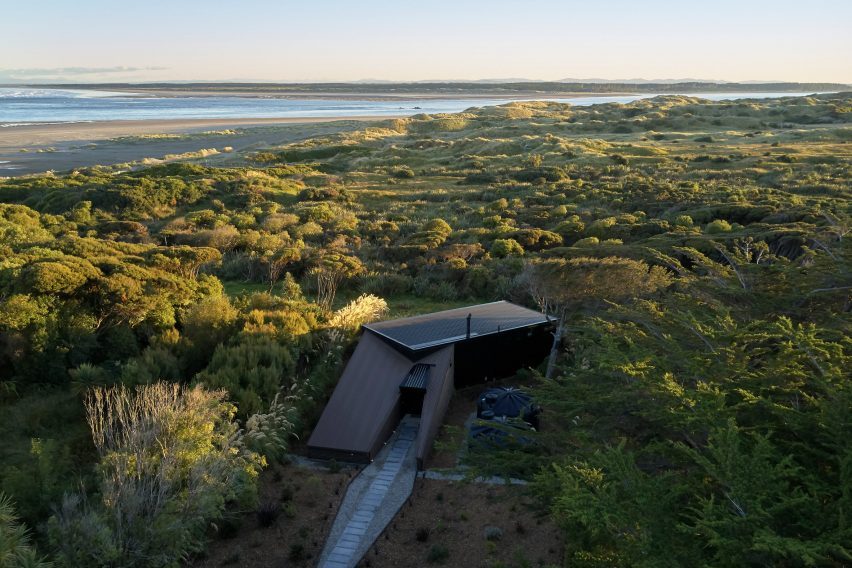 新西兰 Coast House · 与自然共生的现代海滨住宅丨Stacey Farrell-2