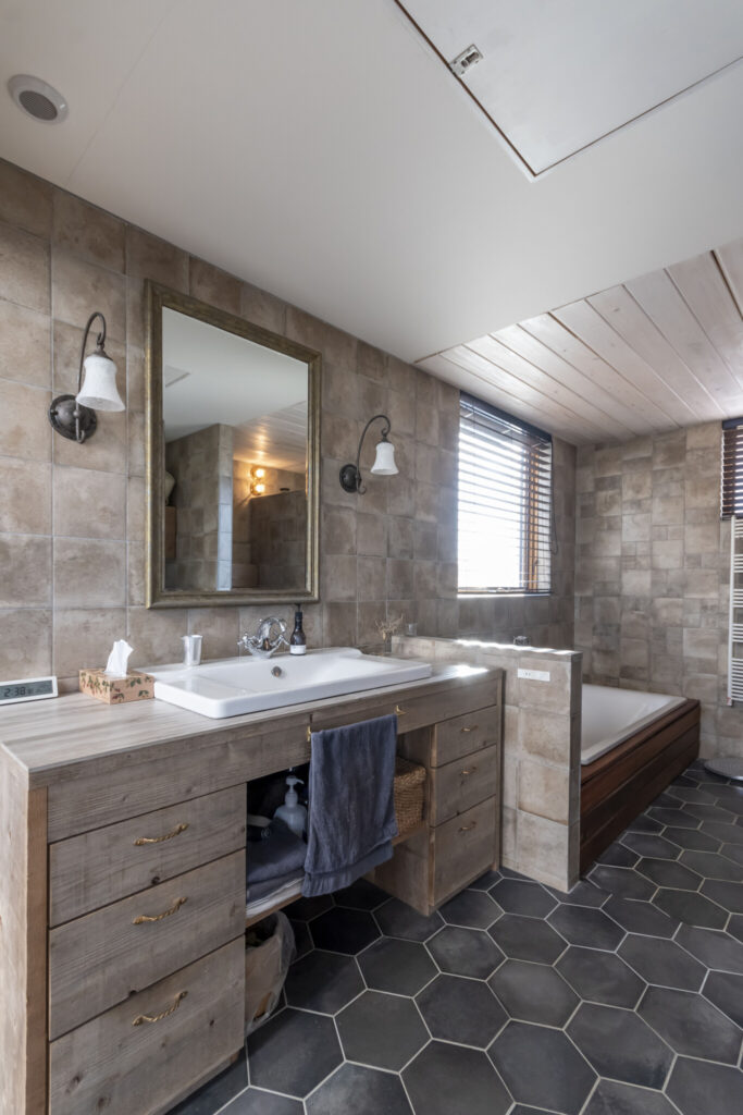 都市型パッシブデザインの家 自然素材にこだわり経年美を楽しみながら暮らす | Architecture | 100%LiFE-9