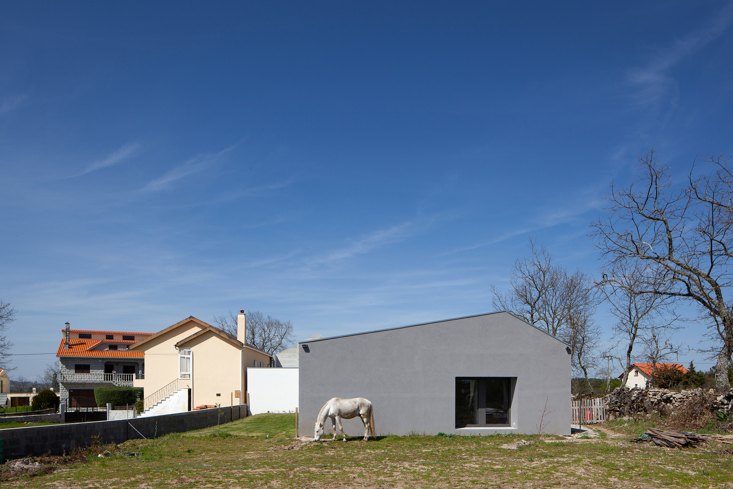 层叠错落的多功能乡村建筑-27