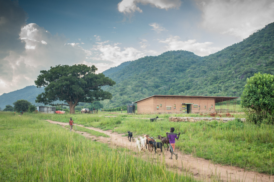 融入大自然的 AWF 小学丨乌干达丨Localworks-41