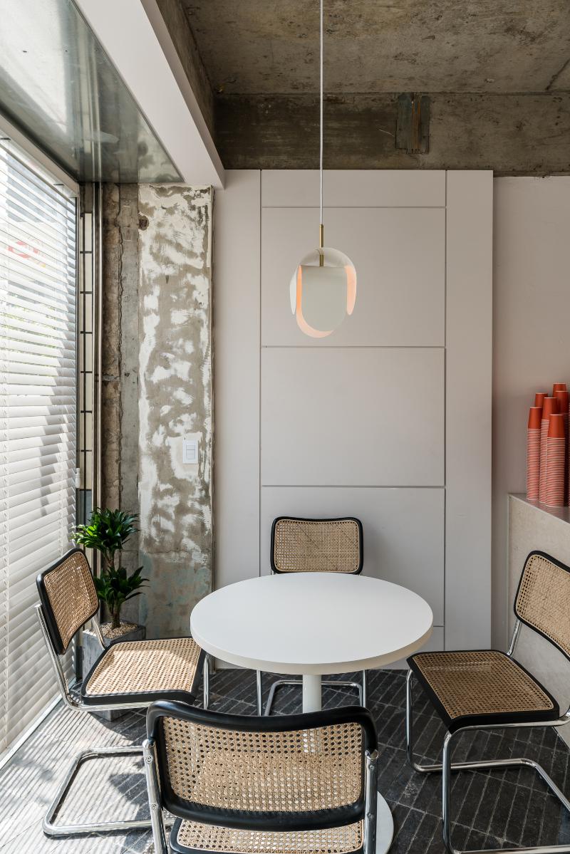 十平米纯白概念咖啡厅，极简风格的魅力-5