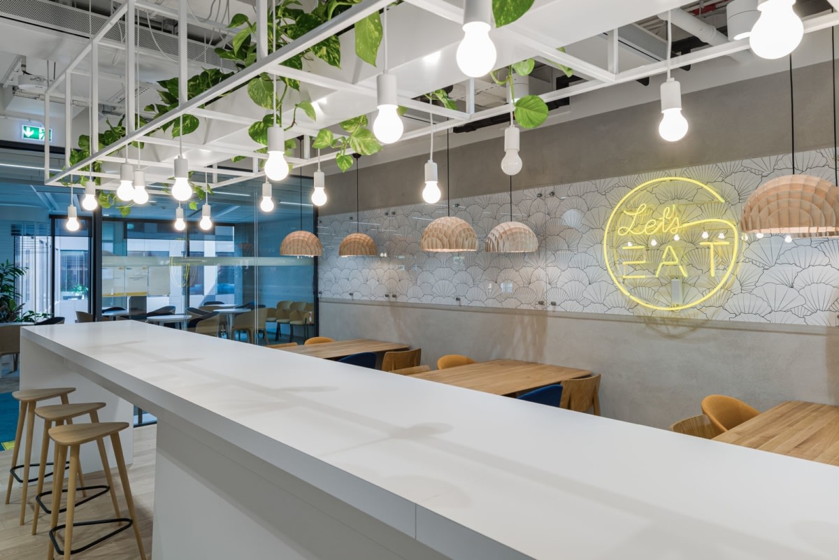 波兰 Skanska Krakow 办公室 · 绿色环绕,功能丰富的创新工作环境-20