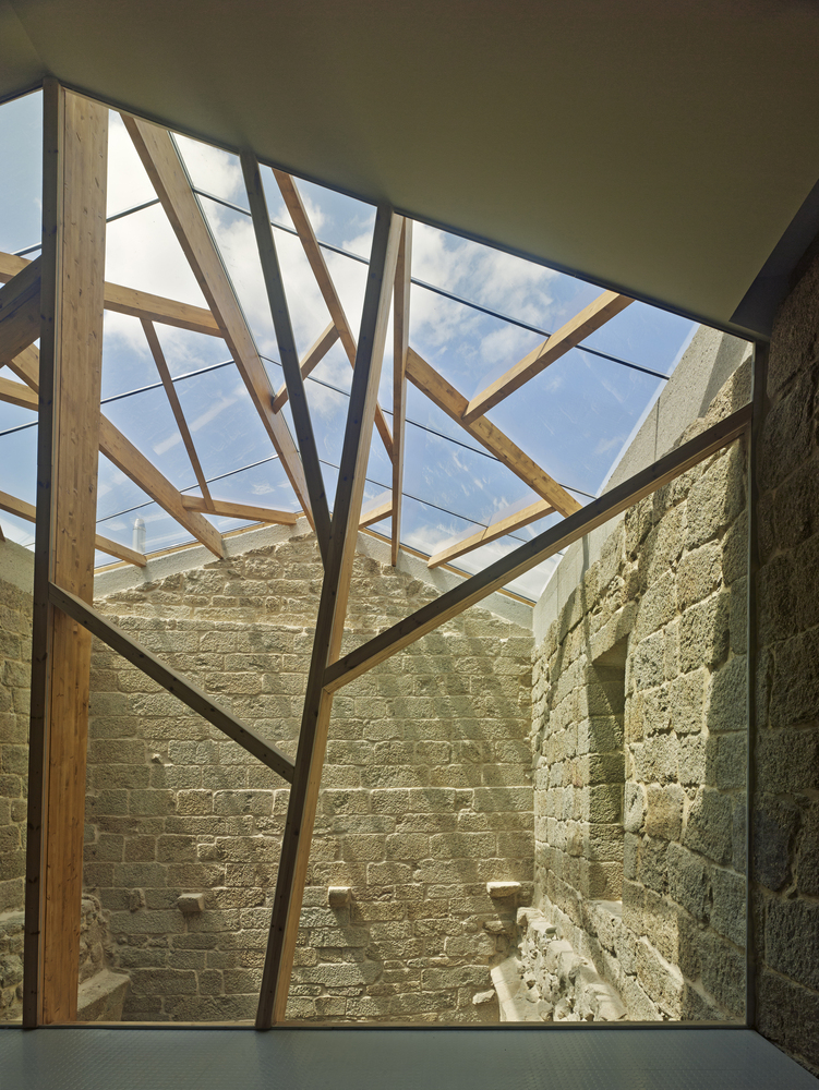 废墟中的水疗中心 · 圣克鲁迪奥酒店改建-40