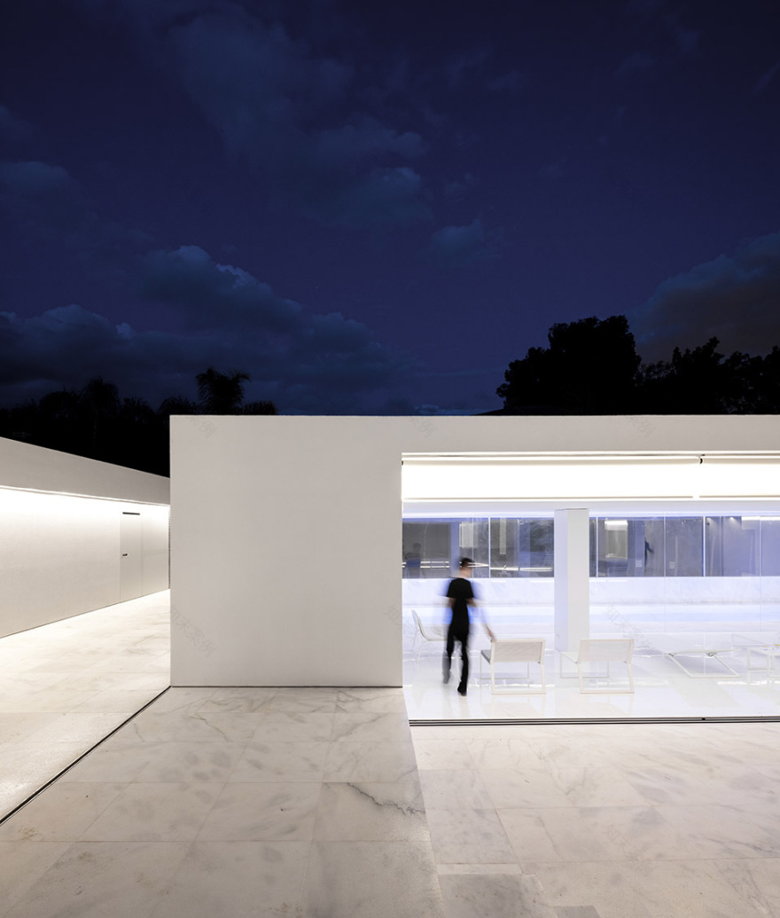 松树林之间的住宅,西班牙 / Fran Silvestre Arquitectos-24