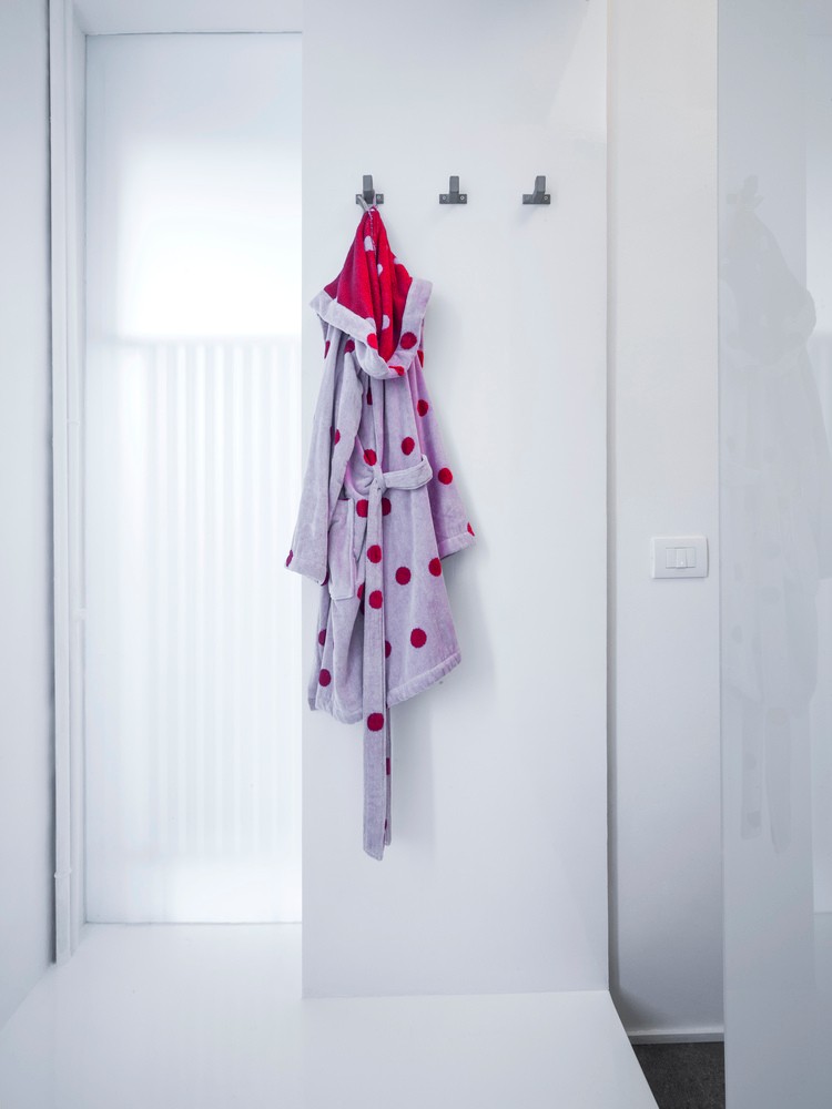 都灵“无门”公寓，明亮通透的混凝土洞穴-4