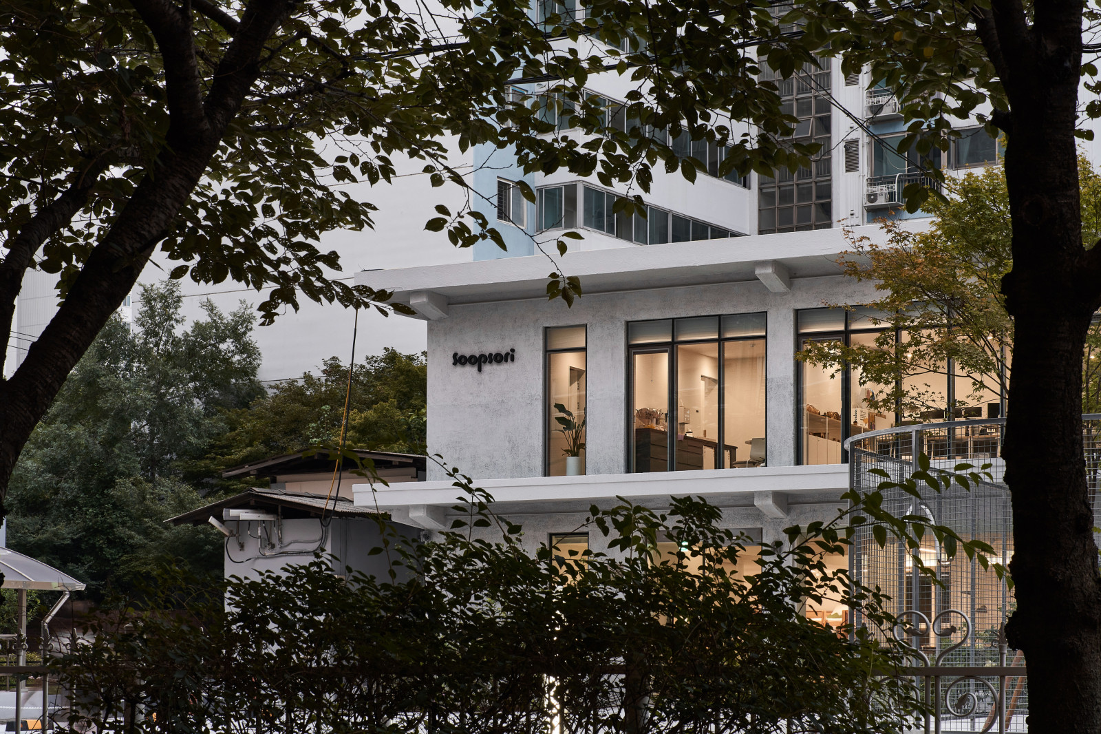 白色与木纹，高品质儿童家具设计-20